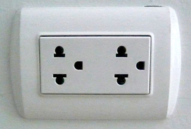 タイのコンセント